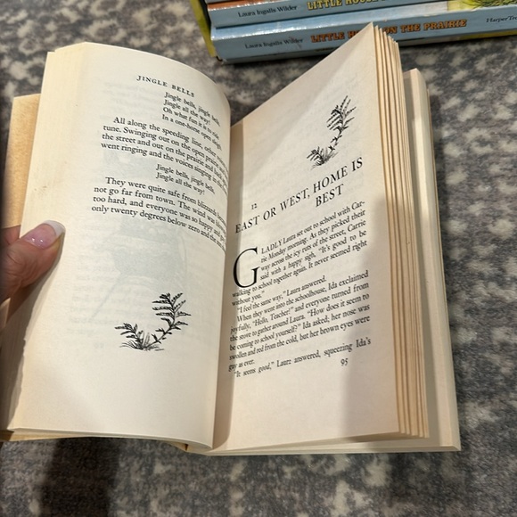 VINTAGE SET OF LITTLE HOUSE BOOKS 9 - Picture 9 of 10